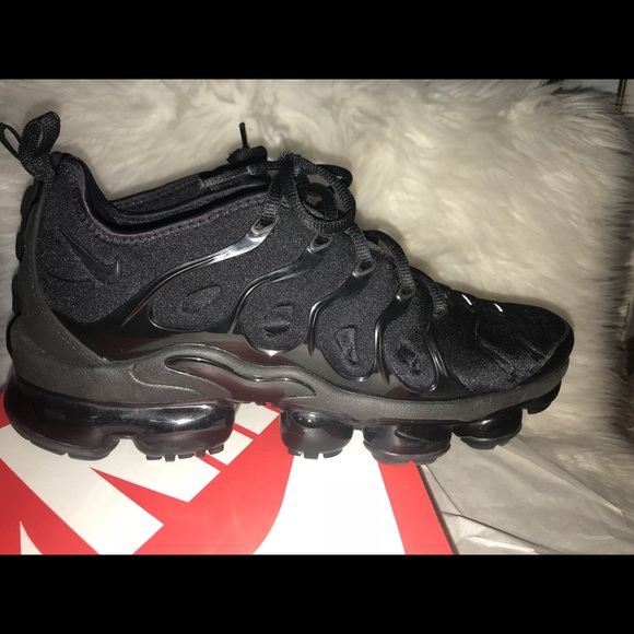 men's nike air vapormax plus shoes